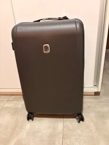 Mala de viagem nova na etiqueta