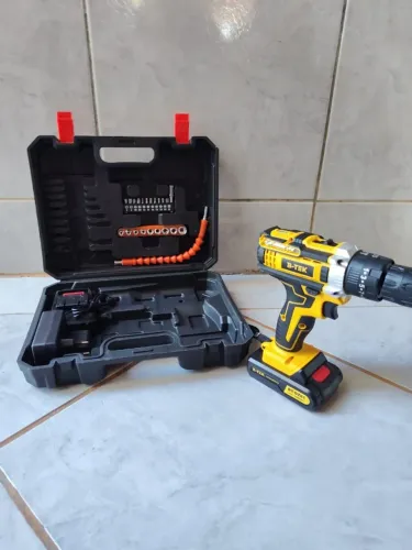 Parafusadeira/Furadeira 21V com Maleta, 2 Baterias e Kit Completo