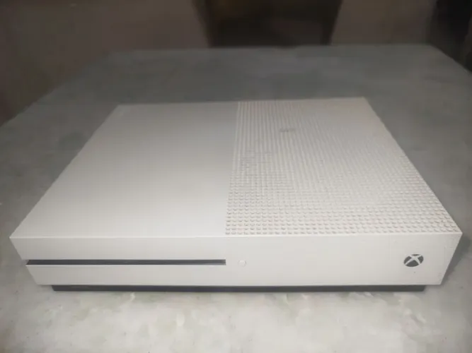 Xbox one S com 5 jogos Pes 2020, dragon ball z, Kakarot, GTA 5, Battlefield e lego marvel
