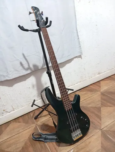 Baixo 4 cordas Groovin com acessórios