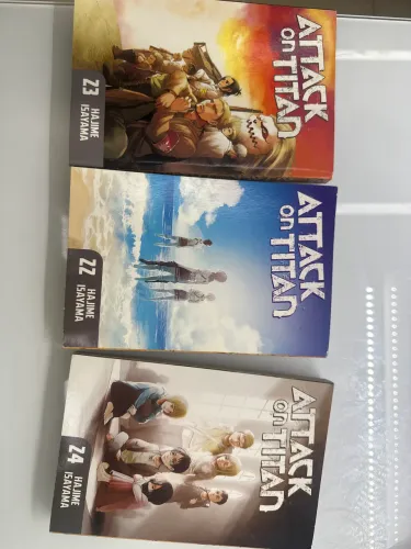 3 mangas Attack on Titans: volume 22, 23 e 24 - em inglês