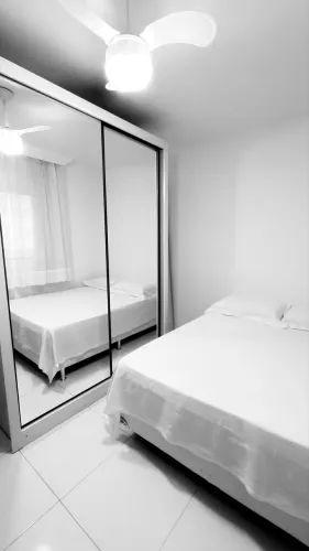 Quarto Mobiliado para Mulher - Excelente Localização | Costa Azul