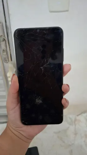 Celular A03s com tela danificada