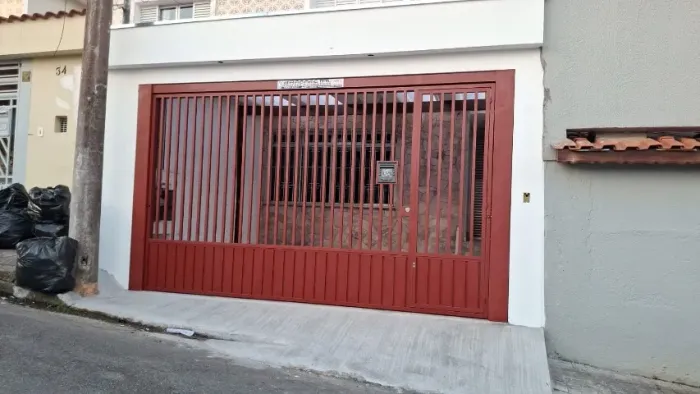 Casa sobrado 3 quartos em rua tranquila no Bairro Campestre