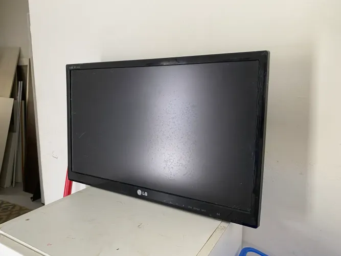 LG monitor TV LED 21,5 polegadas
