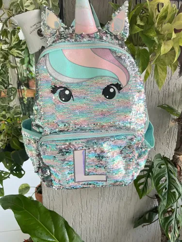 Mochila Justice unicórnio com letra L