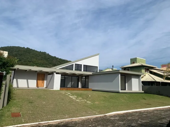Casa com 3 suíte no Campeche em Florianópolis.