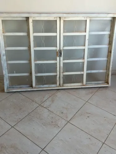 Vende-se janelas e portas usadas - R$ 100,00 a unidade