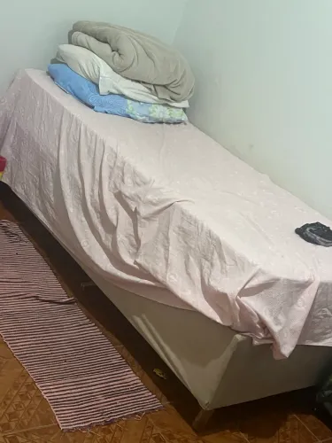 Vende se base cama box solteiro