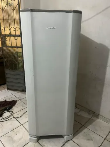 Geladeira esmaltec (Frete grátis)