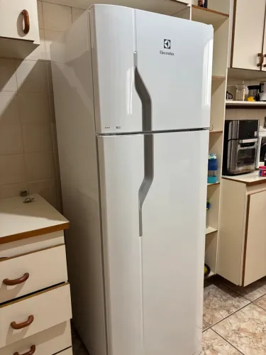 GELADEIRA ELETROLUX DC35A 260L