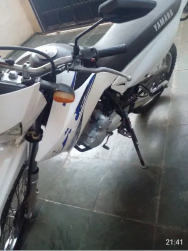 VENDO MOTO YAMAHA MODELO LANDER 250 CILINDRADAS. PNEUS BOM ESTADO. MOTOR EM ÓTIMO ESTADO.