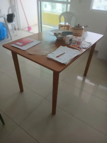 Mesa em madeira macissa