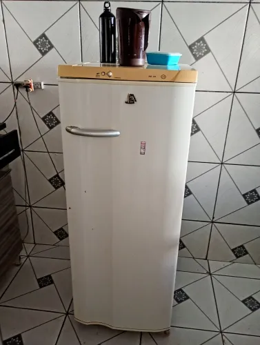 Geladeira Eletrolux RE 28 