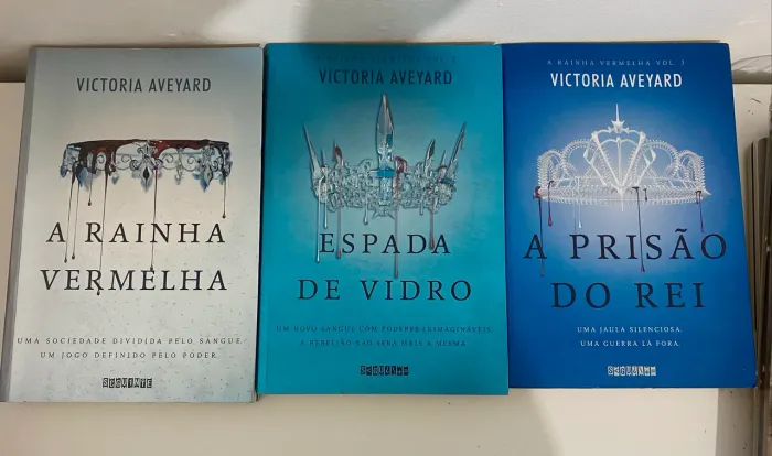 Três livros da Série A Rainha vermelha