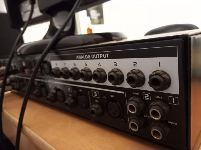 Interface Phonic Firefly 808