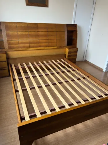 Cama queen com cabeceira