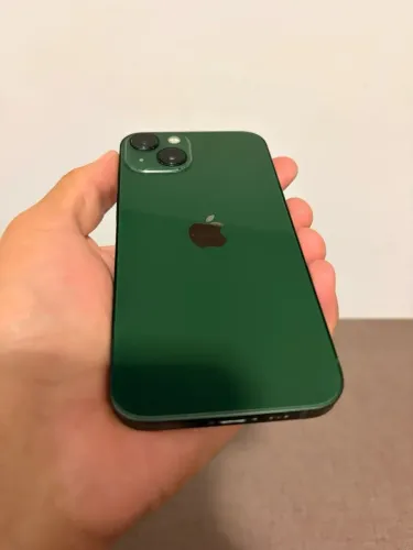 iPhone 13 (Verde Militar)