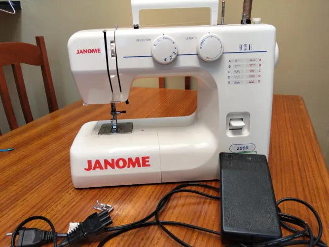 MÁQUINA DE COSTURA JANOME 2008 COM PEDAL