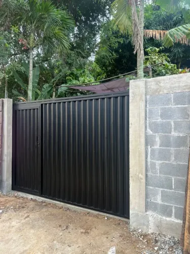 Portão de alumínio preto búzios