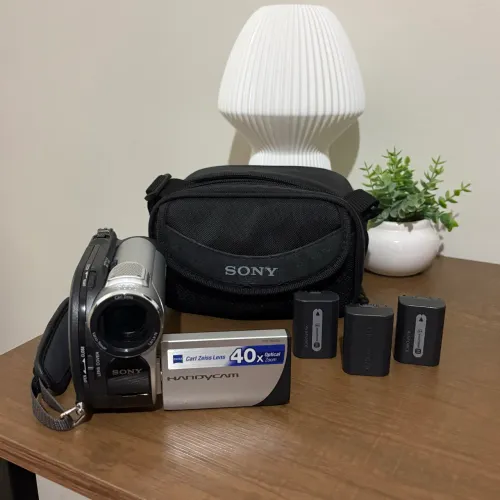 Câmera SONY Handycam DCR-DVD108 + 2 baterias e 1 bolsa de transporte