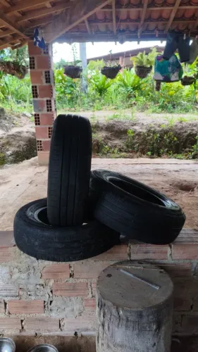 Pneu 175/70 R13 - Meia Vida - R$ 100 cada