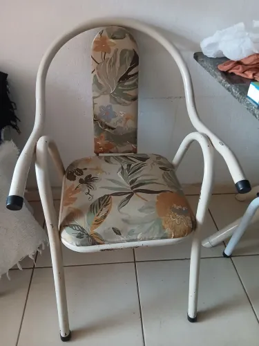 Cadeira de ferro com estofado 