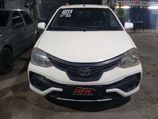 Toyota Etios XS Sedan 1.5 Flex 16V 4P Mec. 2013