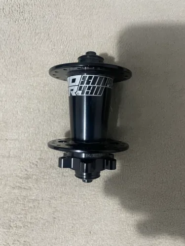 Cubo dianteiro KooZer XM490 Pro Boost 28 Furos