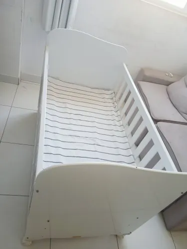 Vende se berço, em perfeito estado de conservação, preço bom ,para vender logo .