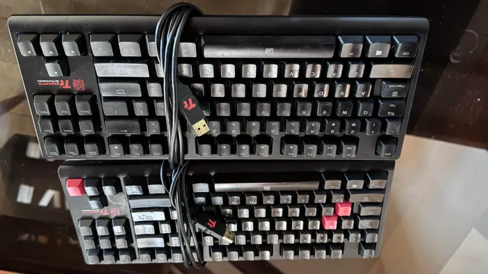 2 Teclados Mecânicos Poseidon ZX KB-PZX - R$ 150 os dois