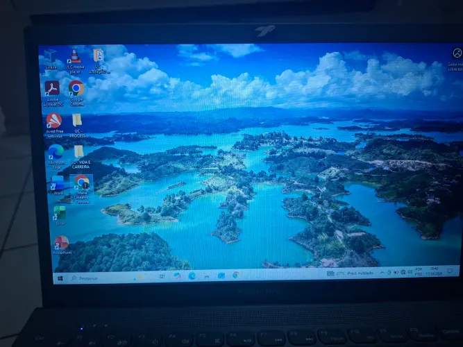 Notebook ótimo para estudar, bem conservado já com alguns programas Word, Excel..etc