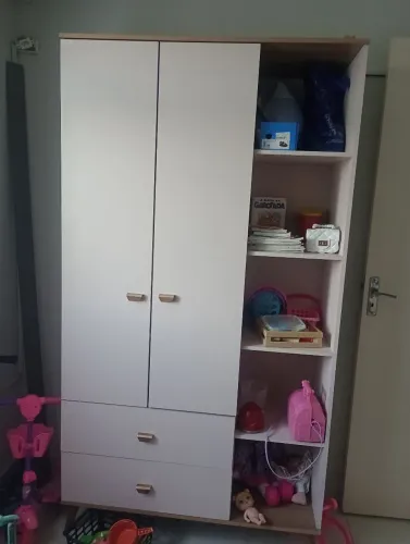 Guarda roupa e cômoda infantil 