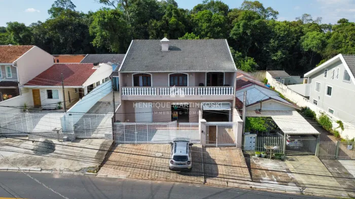 Casa Sobrado de 1 pavimento de rua com 4 quartos, 344m2 construídos, 6 vagas, localizada n