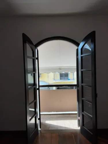 Lindo apartamento 3 quartos em rua tranquila e fechada no Centro de SG