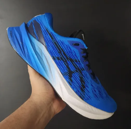 Tênis ASICS Novablast Original Azul Royal N 44 - Corrida - Caminhada