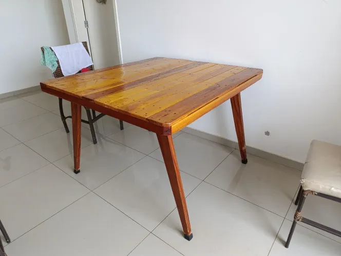 Mesa de madeira macica rústica 