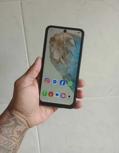 V/T Samsung Galaxy M35 5G