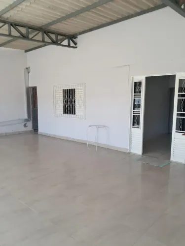 Casa á venda 170 m2/ 3/4 sendo 1 suíte/ 3 vagas de garagem /Pedra 90 - Cuiabá - MT