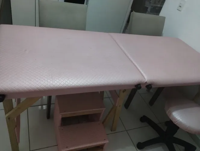 Maca, cadeira de rodinhas, escada e carinho auxiliar 