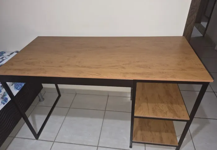 Mesa de escritório Novinha - ENTREGO