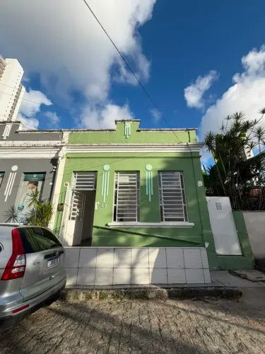 Alugo ou vendo charmosa casa comercial situada no bairro da Torre