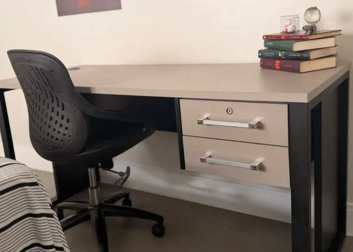Mesa para escritório/ Escrivaninha