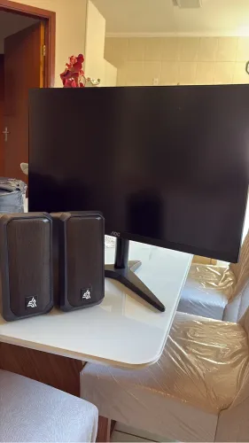 Vendo Monitor 21 AOC 60Hz com caixas de som RGB