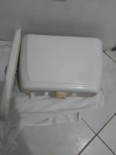 Descarga de cerâmica muito boa e nova funcionando perfeitamente 
