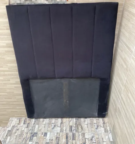 Cabeceira de cama de solteiro e baú a venda 