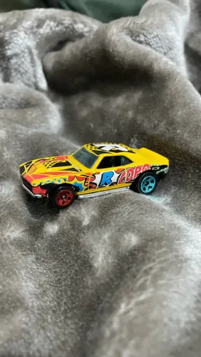 Carrinho hot wheels Camaro copo 66