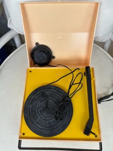 vitrolinha da Mônica, mais conhecida como Vitrola Sonatinha toca-discos infantil