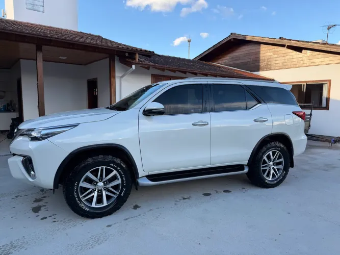 Toyota Hilux SW4 SRX 4X4 2.8 TDI 16V Dies. Aut. 2020