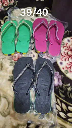 Vendo chinelo  bordado 